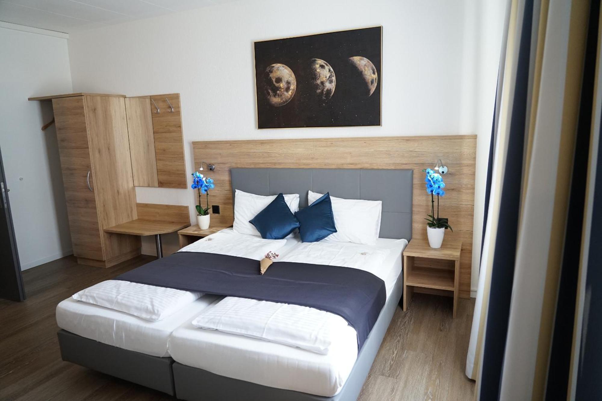 Perron 10 Centra Hotel 3*